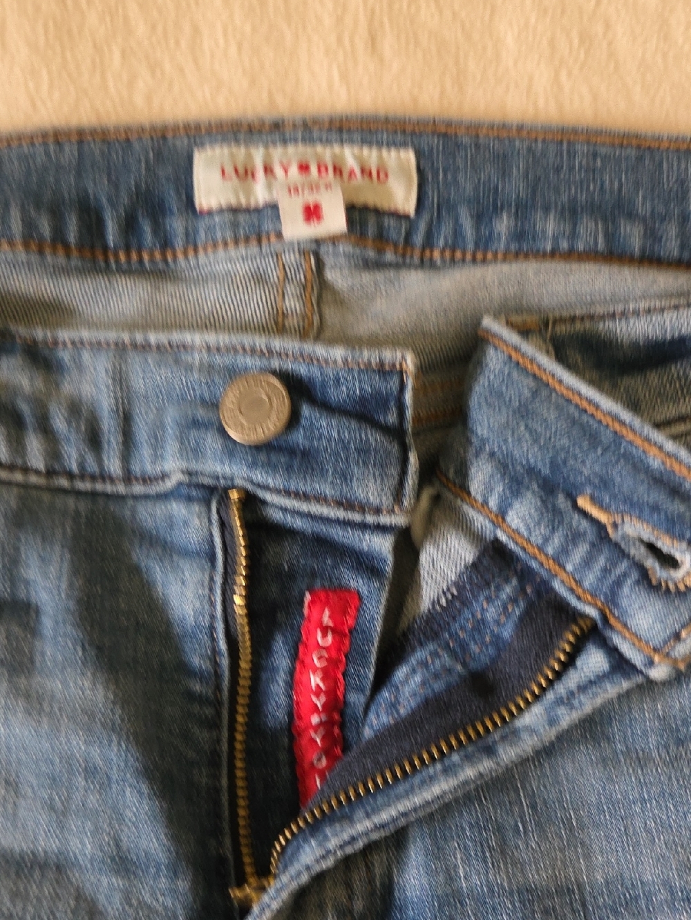Lucky Brand High-Rise Jeans in Medium Blue Denim with Red Tag